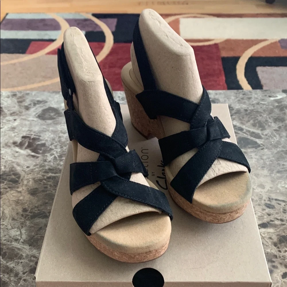 Clarks Black Nubuck Giselle Beach Wedge Sandal – Size 8.5M - Picture 6 of 13